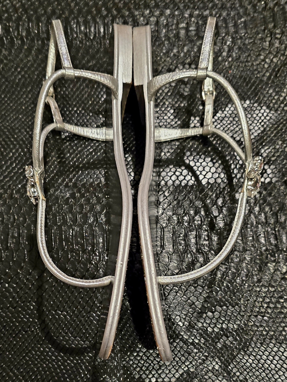 Giuseppe Zanotti Silver Metallic T-Strap Sandals - Picture 12 of 14